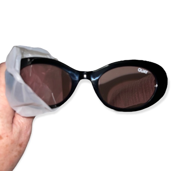 QUAY Show Up Sunglasses Black Frame Brown Lenses - Picture 5 of 10